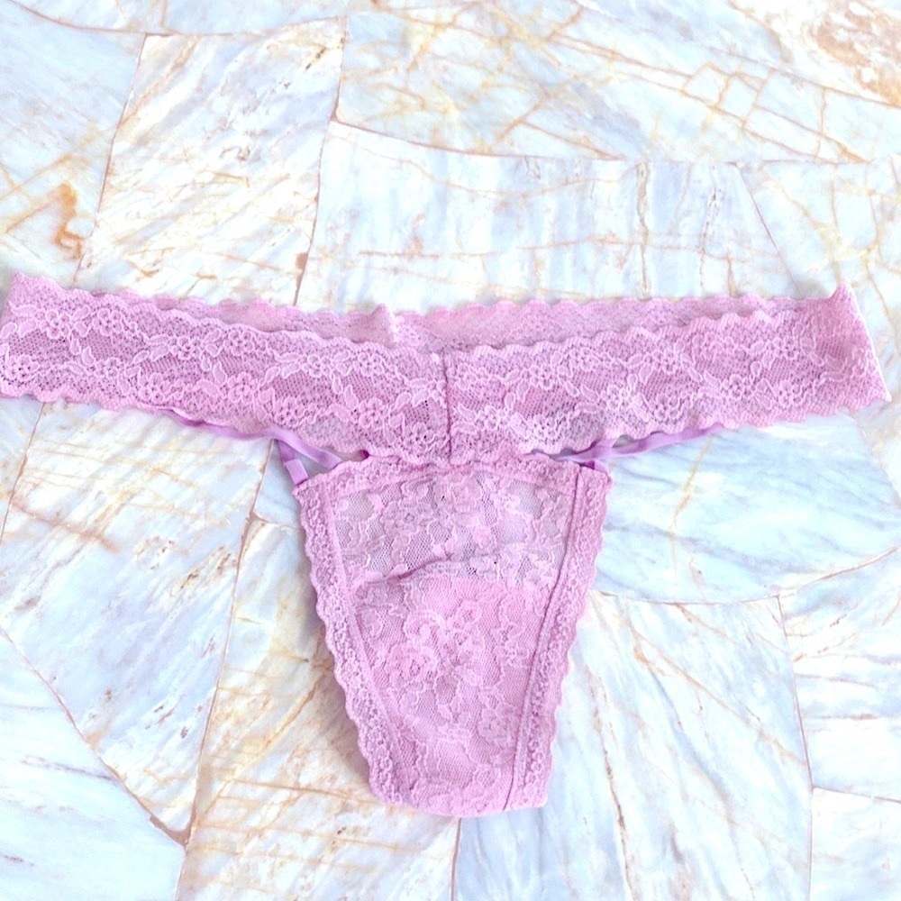 Victoria’s Secret Lingrie Vintage Gorgeous Panties Thong Cheeky Lace Satin Rare‎